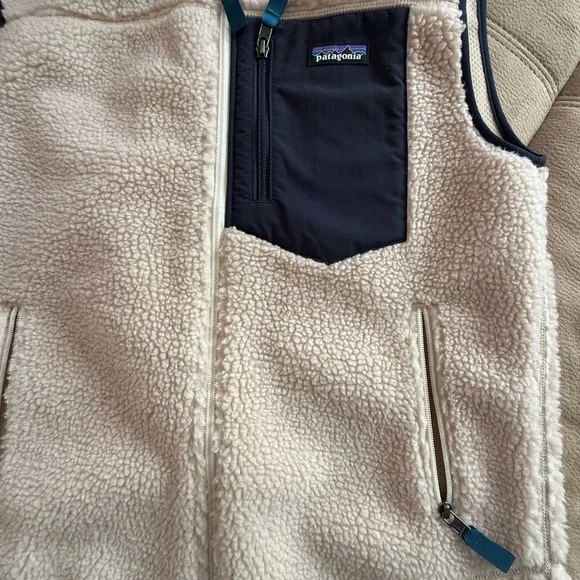 Patagonia Cream and Navy Fleece Vest - Picture 4 of 5